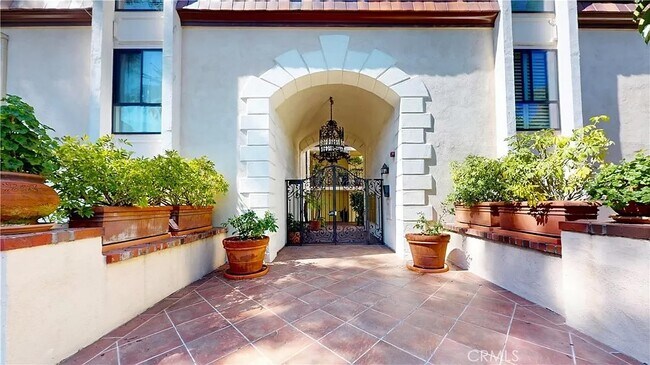 Courtyard - 2525 Via Campesina