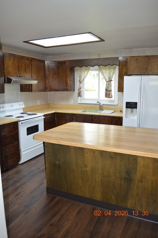 Foto del edificio - 22308 US-30