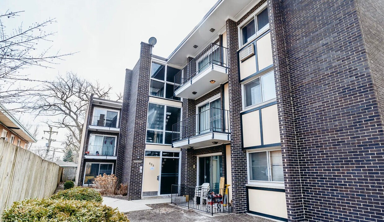 653 South Blvd Unit D301S, Oak Park, IL 60302 Room for Rent in Oak