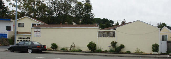 Building Photo - The Vandel Apts