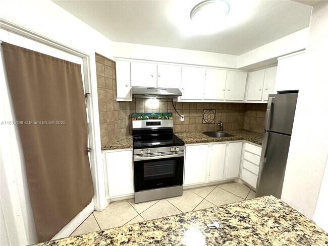 Building Photo - 1723 NE Miami Gardens Dr