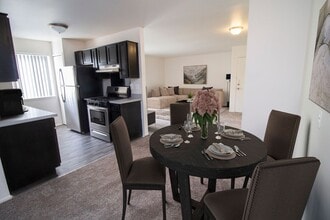 Interior Photo - Novi Ridge