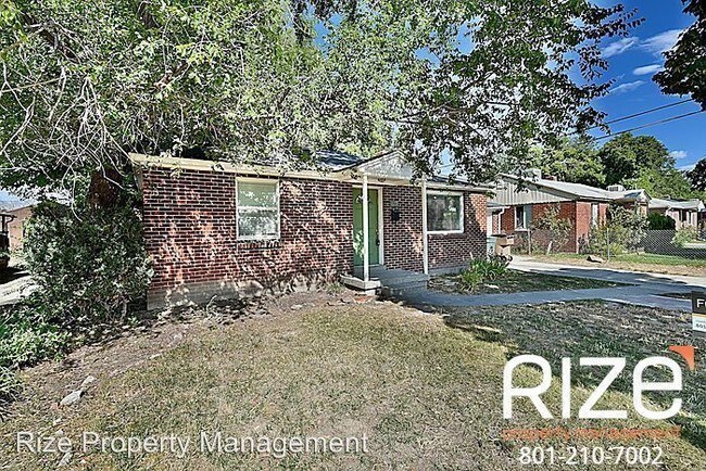 Building Photo - 3 br, 1 bath House - 1233 Redwood Dr