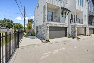 Building Photo - 717 Janisch Rd