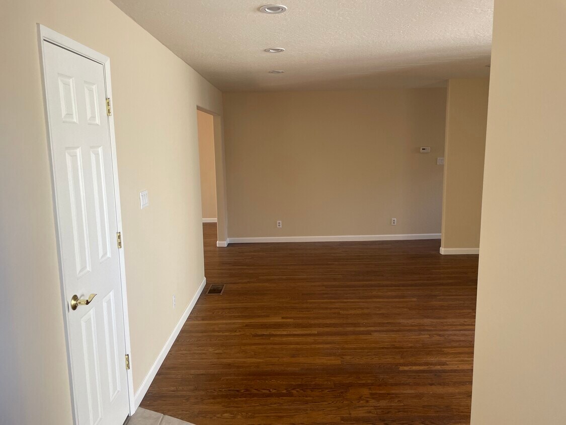Primary Photo - 1463 Ferguson Way