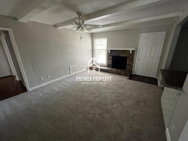 Foto del edificio - 3217 Nora Lee Ln