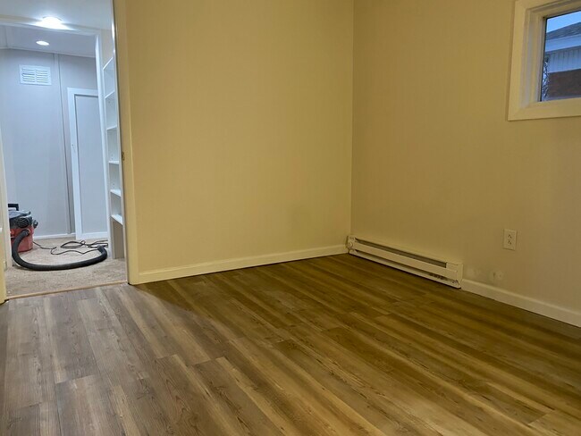 Foto del edificio - 107 E 10th St