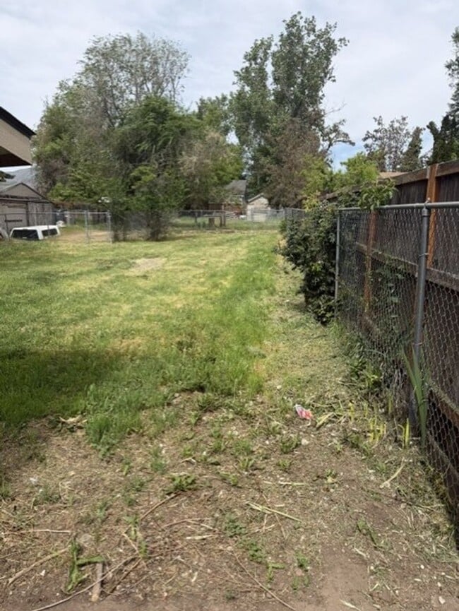 Building Photo - 2619 Scott St