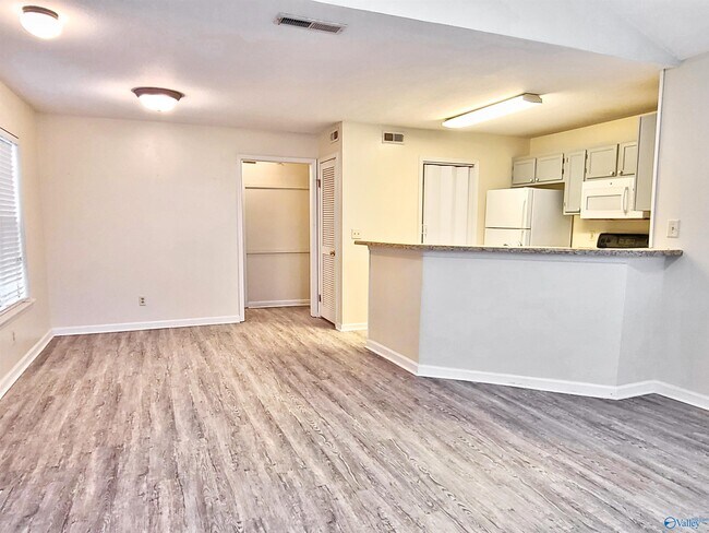 Foto del edificio - 219 Waters Edge Ln