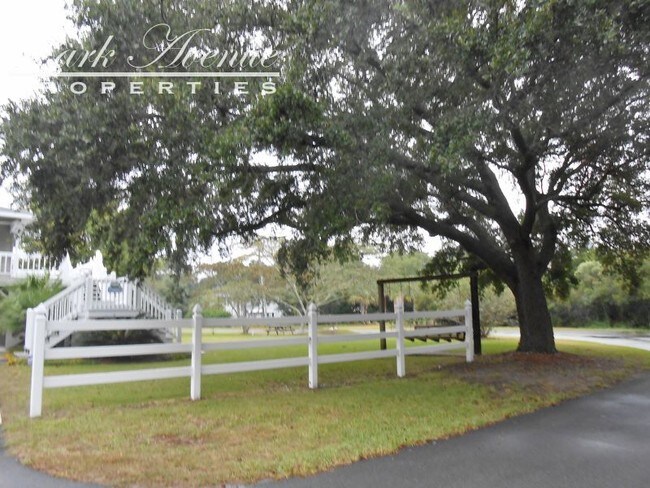 Foto del edificio - 221 Sea Crest Dr