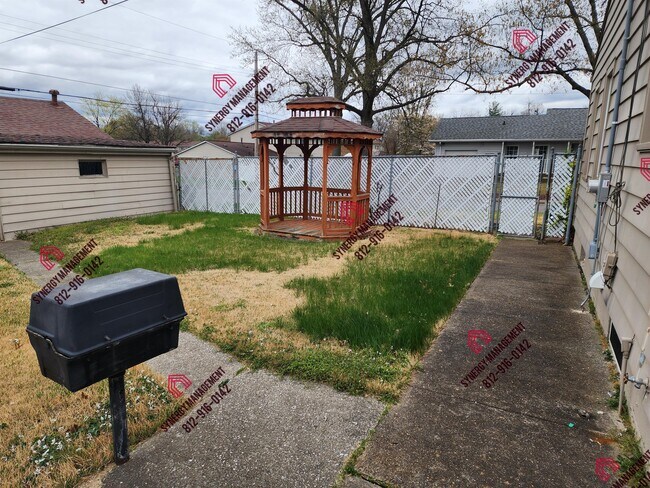 Building Photo - 4920 Sweetser Ave
