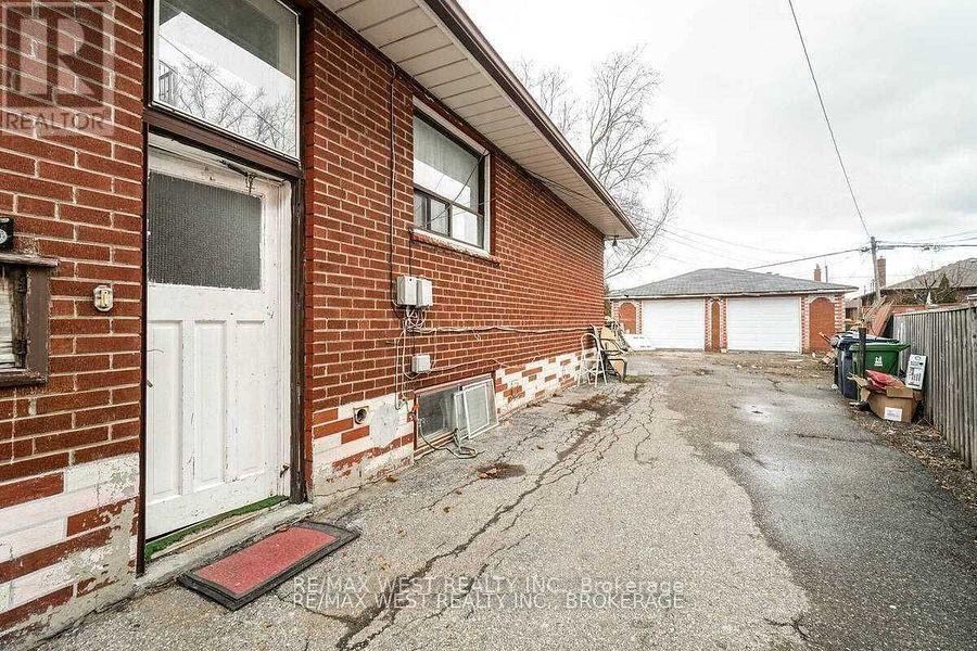 3165 Weston Rd, Toronto, ON M9M 2T4 House for Rent in Toronto, ON