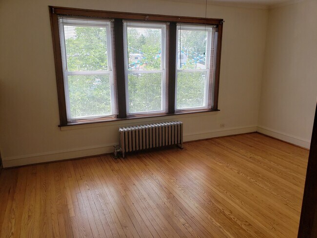 Building Photo - 5240 Irving Park Rd