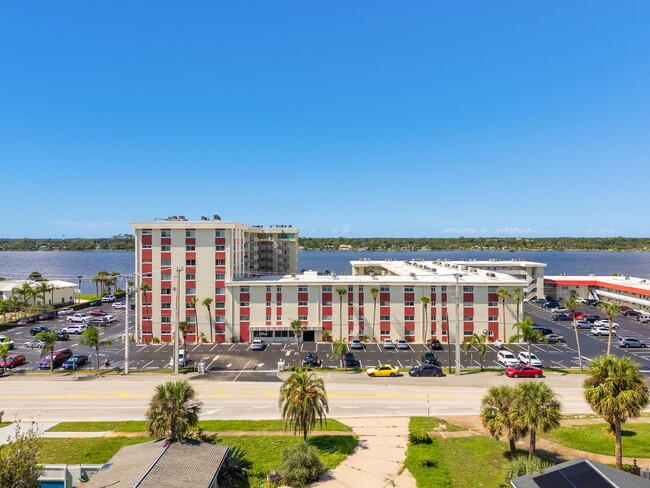 Foto del edificio - Riverfront 1-Bedroom Condo with Intracoastal Views – Daytona Beach, FL