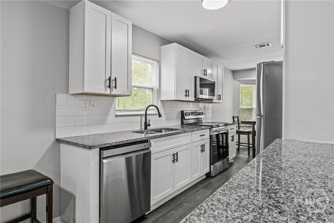 Foto del edificio - 140 Cumberland Ct