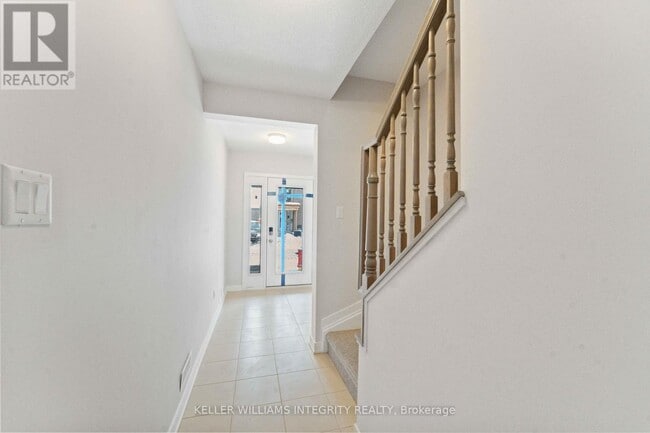 Building Photo - 588 Woven Private