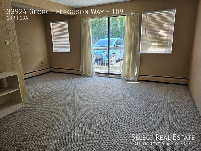 Photo du bâtiment - 33924 George Ferguson Way