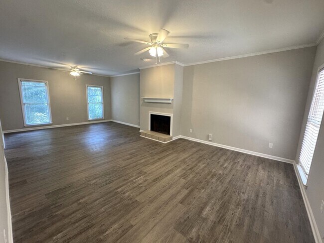 Foto del edificio - 620 Pinecrest Dr
