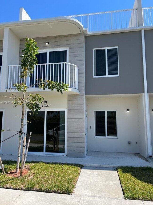 Building Photo - 25707 SW 144th Ave