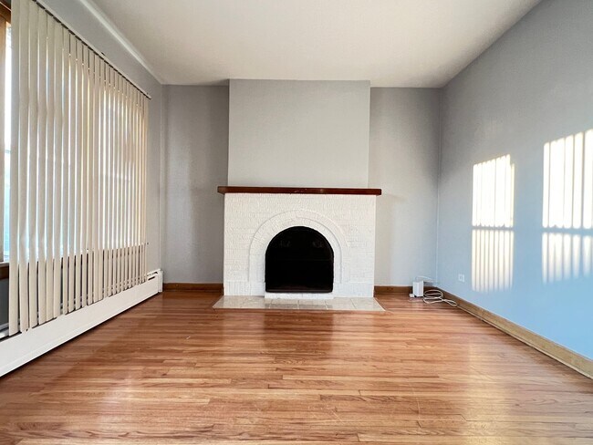 Foto del edificio - 1431 N Menard Ave