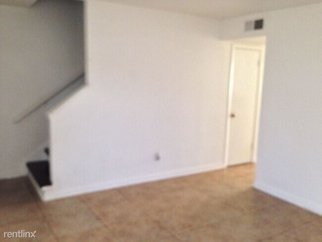 Foto del edificio - 2 br, 1.5 bath Townhome - 2833 Fayette St