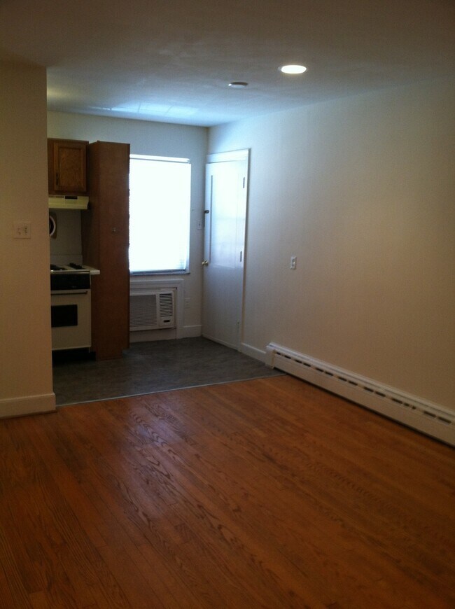 Foto del edificio - 4018 Forest Hill Avenue, Unit 15