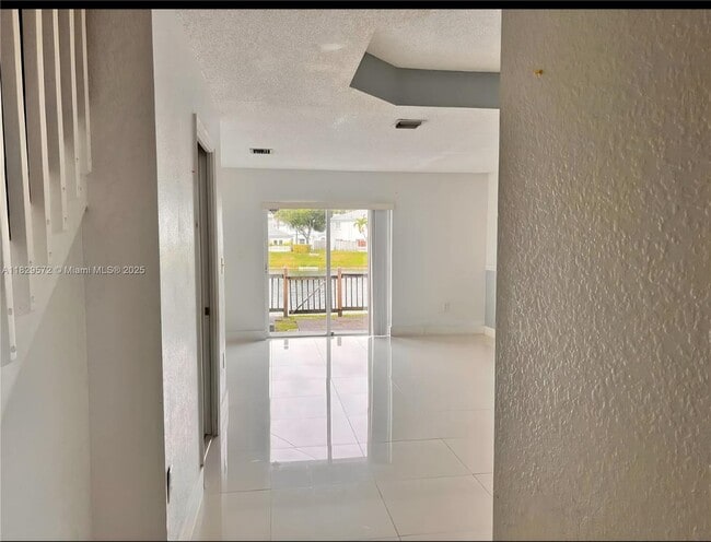 Building Photo - 14058 SW 120th Ct