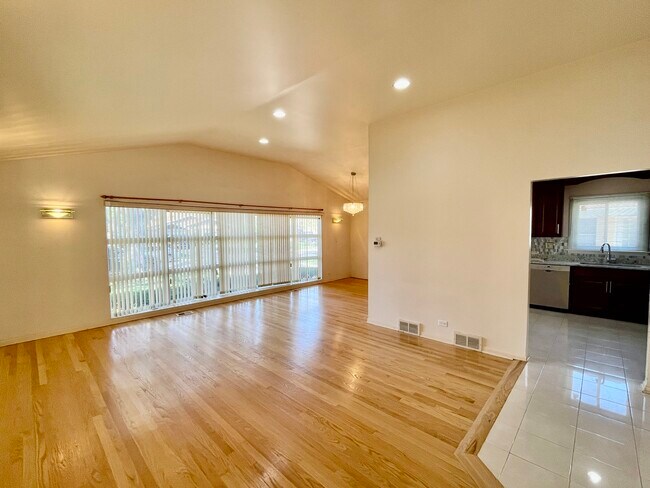 Foto del edificio - 4825 Sherwin Ave