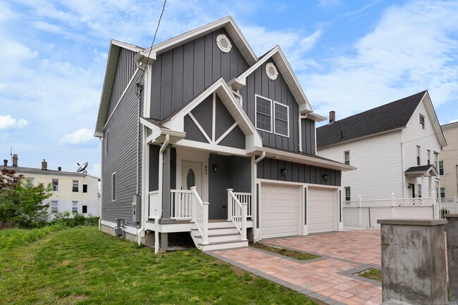 Building Photo - 864 Baldwin St