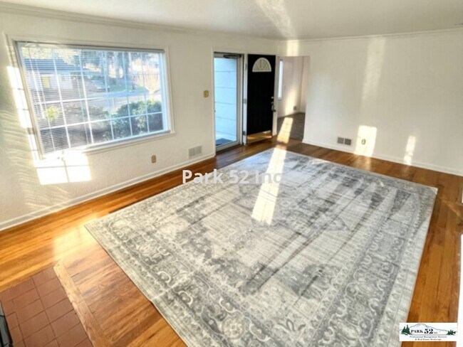 Building Photo - 6702 Mt Tacoma Dr SW