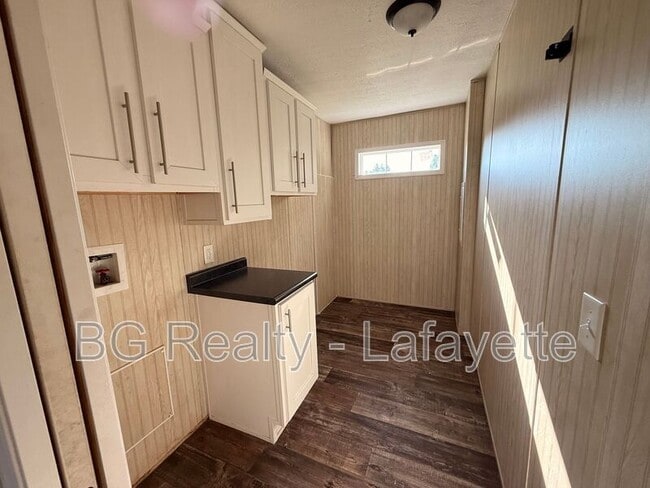 Building Photo - 290 Par Rd 1-393