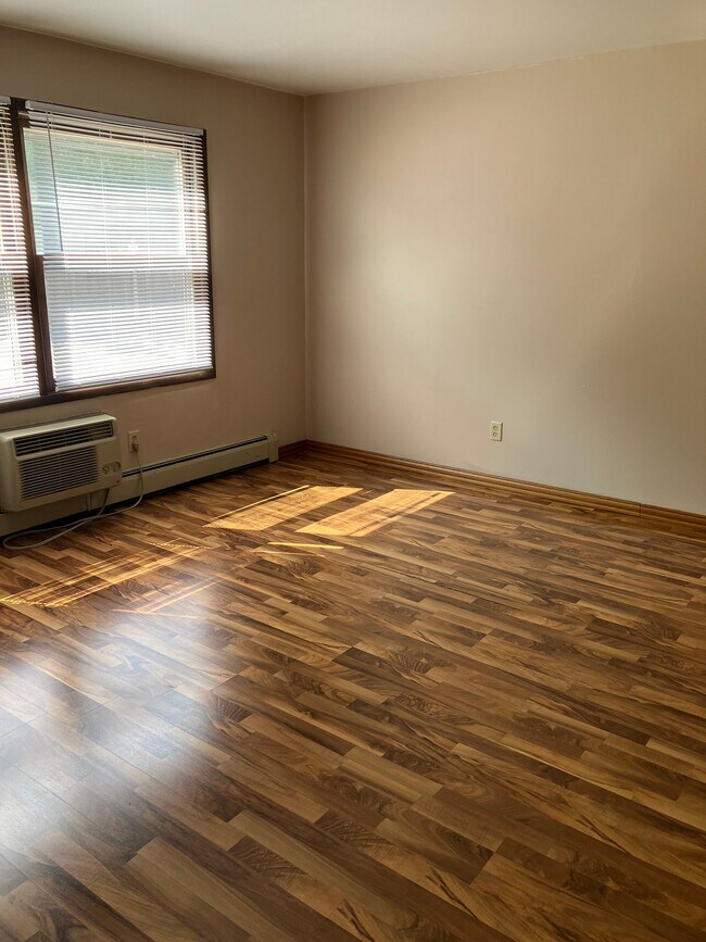Foto del edificio - 818 Linden Dr