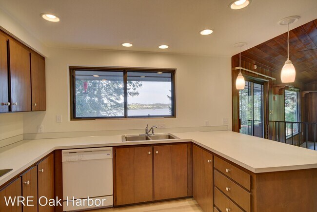 Building Photo - 2 br, 2 bath House - 2172 W. Madrona Way
