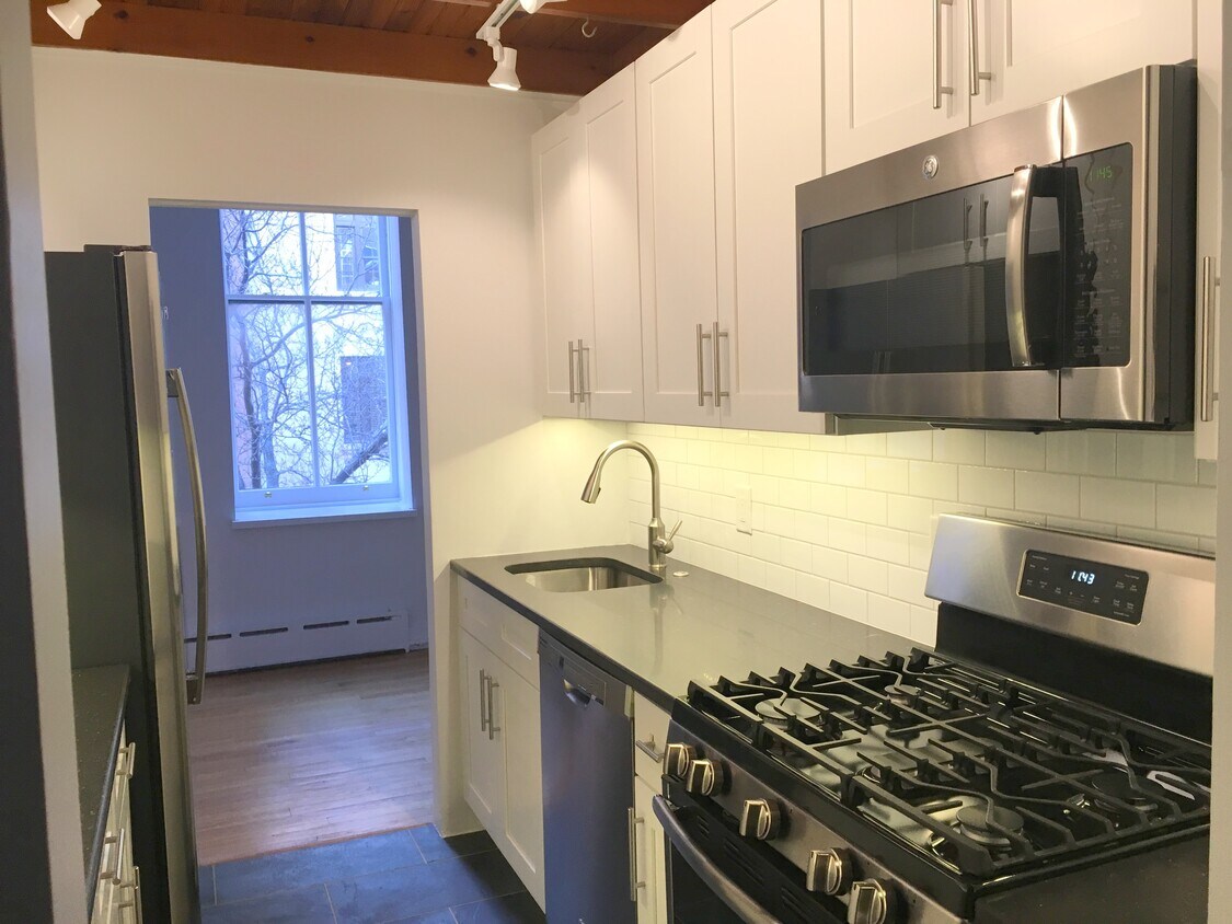 Primary Photo - 1521 Spruce St