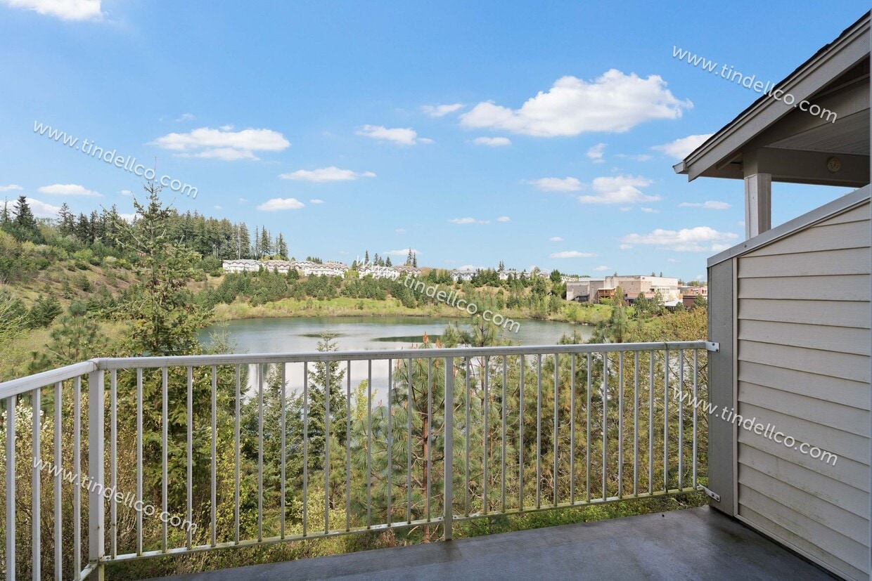 2ND MONTH FREE! Charming Townhome w/ Fireplace, Balcony & More Near Progress Ridge! - 2ND MONTH FREE! Charming Townhome w/ Fireplace, Balcony & More Near Progress Ridge!