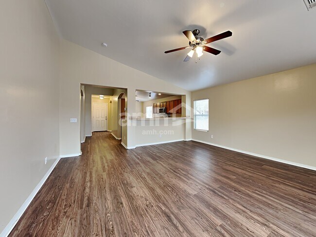 Foto del edificio - 6250 W Wood Street