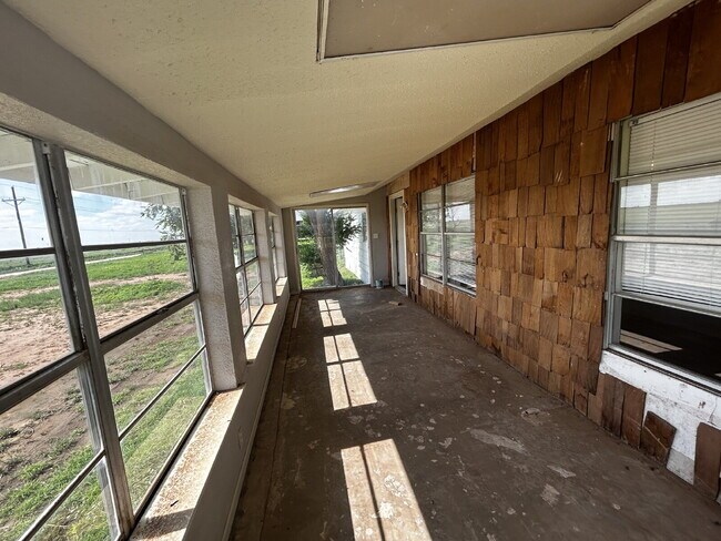 Foto del edificio - Country Living! Newly Updated 3-bed/2-bath in Frenship ISD!