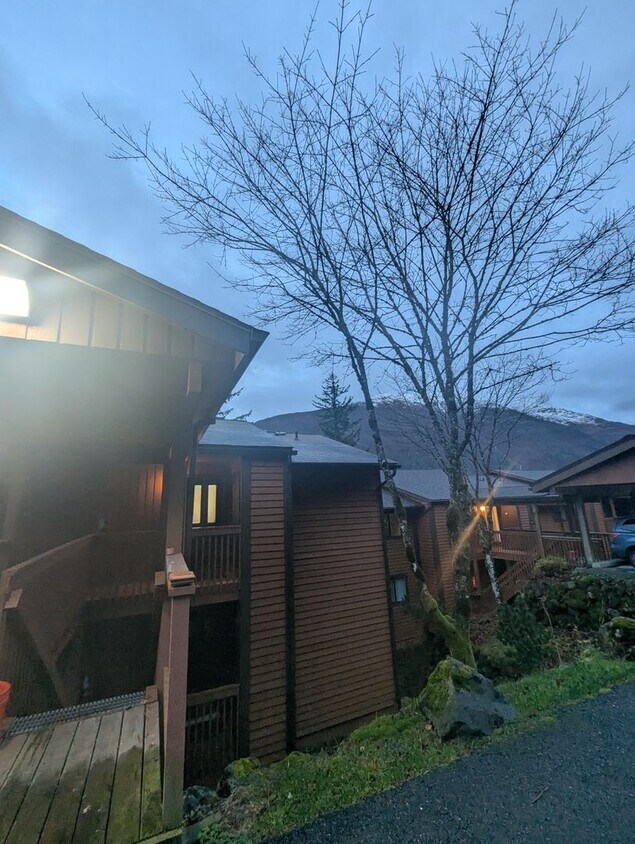 Foto principal - 2 bed/1 bath Crowhill condo on Douglas- Unfurnished