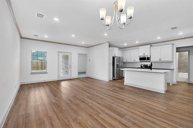 Building Photo - 560 Oak Crk Dr