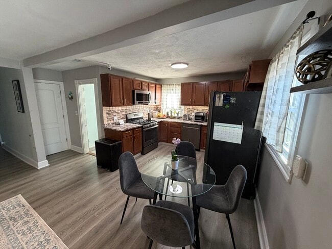 Building Photo - 15 Moore St