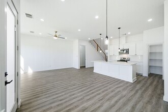 Building Photo - 111 Capetown Way