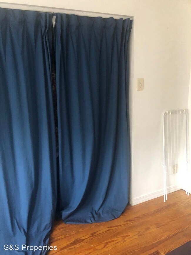 Building Photo - 1 br, 1 bath Apartment - 910 S 10th Street