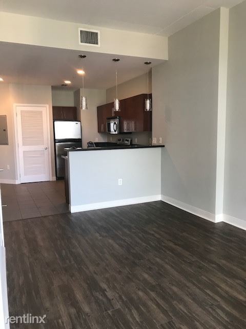 Studio, 1 bath - 110 E WASHINGTON ST - Studio, 1 bath  - 110 E WASHINGTON ST