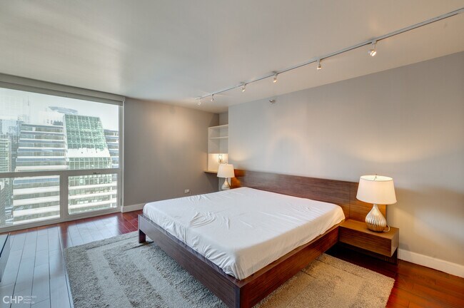 Master Bedroom - 200 N Dearborn St