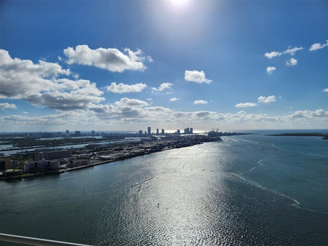 Primary Photo - 335 S Biscayne Blvd