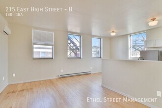 Building Photo - 215 E High St