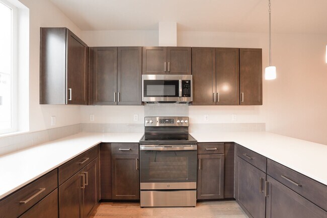 Building Photo - NEWER AIR-CONDITIONED 3 Primary Bedroom To...