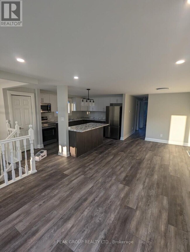 Photo du bâtiment - 5072 University Ave