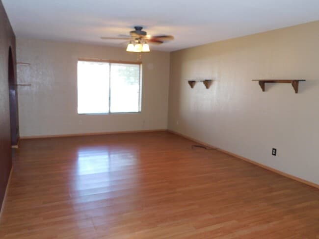 Building Photo - 4 BEDROOM HOME IN COLLEGE PARK!