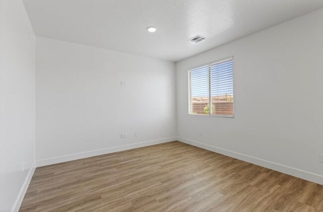 Building Photo - 5868 S Mythical Ln